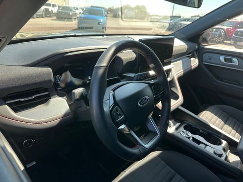 Used 2025 Ford Explorer ST-Line image 2