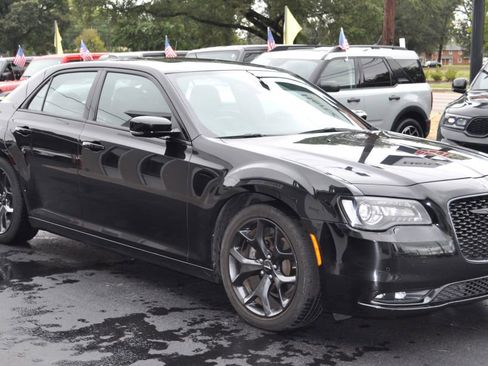 Used 2023 Chrysler 300 S w/ Comfort Group image 4