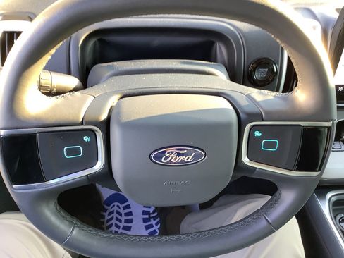 Used 2025 Ford Expedition Active AWD/4WD image 14