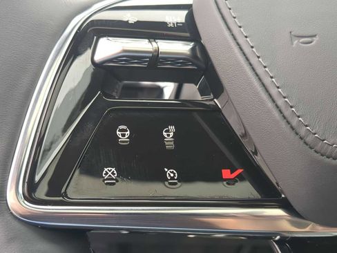 New 2026 Cadillac Lyriq V image 15