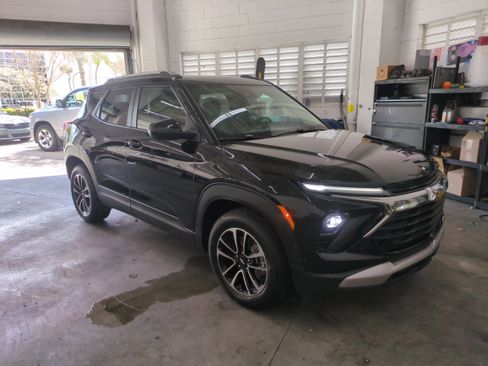 Used 2024 Chevrolet TrailBlazer LT image 2