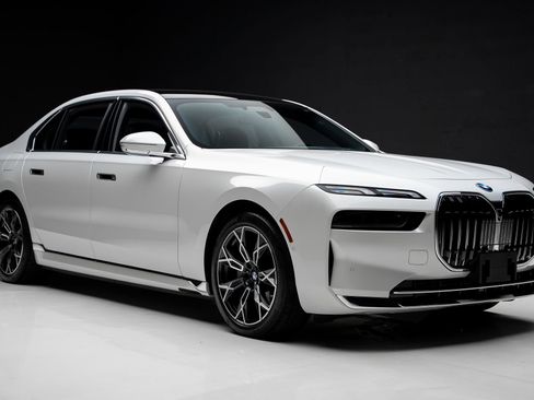 Used 2023 BMW i7 xDrive60 AWD/4WD image 88