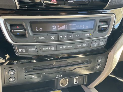 Used 2019 Honda Pilot Elite image 11