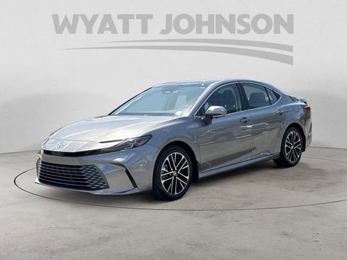 Used 2025 Toyota Camry XLE w/ Premium Plus Package FWD image 1