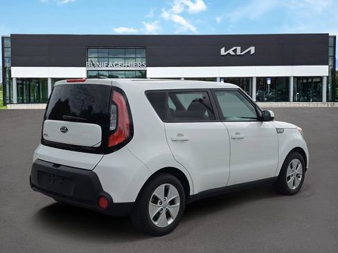 Used 2016 Kia Soul FWD image 4