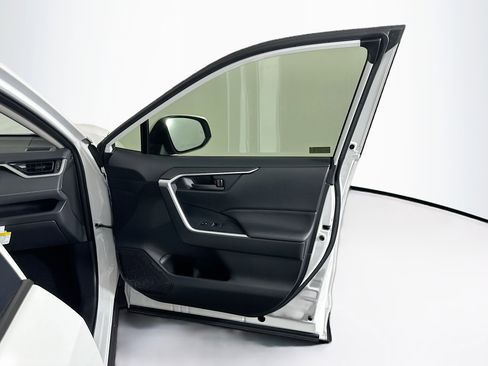 Used 2025 Toyota RAV4 LE image 32