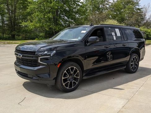 Used 2024 Chevrolet Suburban RST w/ Luxury Package AWD/4WD image 7