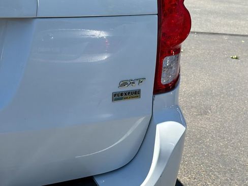 Used 2017 Dodge Grand Caravan SXT FWD image 11