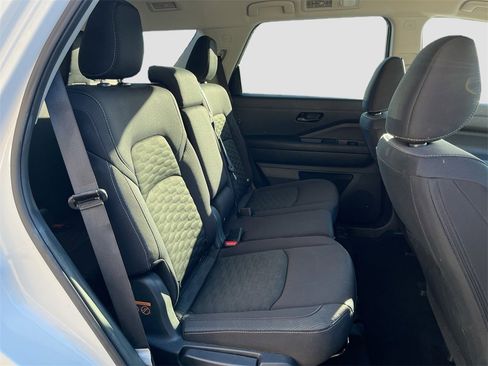 Certified 2024 Nissan Pathfinder SV image 24