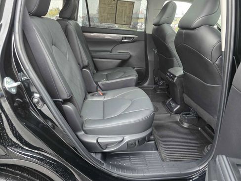 Certified 2025 Toyota Highlander Platinum image 14
