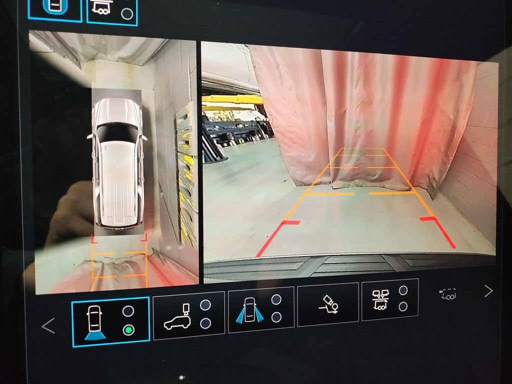 New 2026 GMC Yukon XL AT4 w/ AT4 Premium Plus Package AWD/4WD image 33