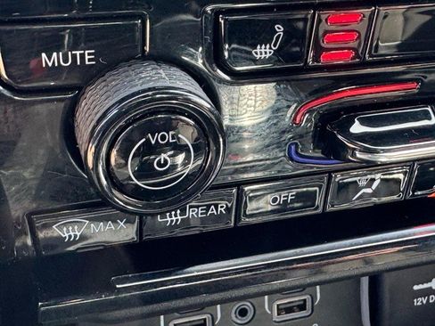 Used 2023 Jeep Grand Cherokee L Laredo image 23