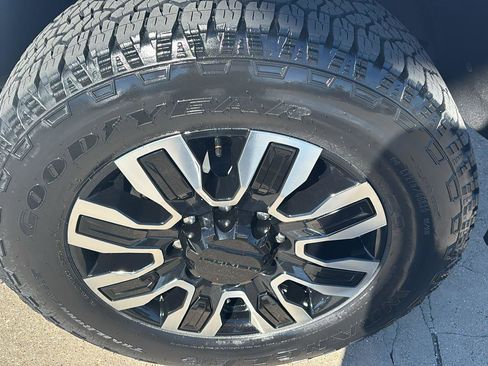 Certified 2024 GMC Sierra 2500 Denali Ultimate image 11