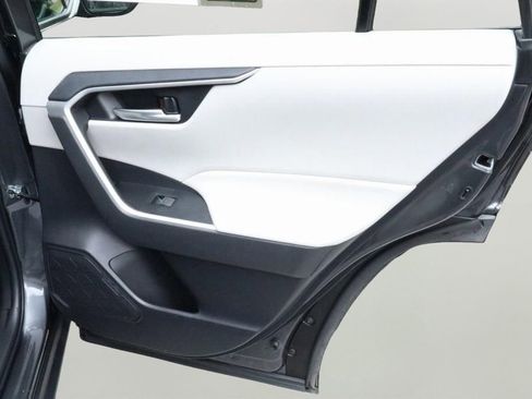 Used 2023 Toyota RAV4 XLE Premium image 20