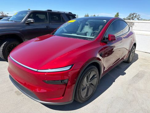Used 2026 Tesla Model Y AWD image 1