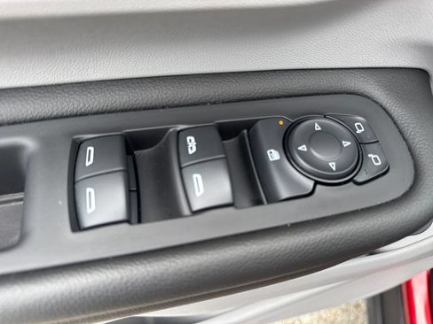 Used 2024 GMC Terrain SLE w/ Driver Convenience Package FWD image 18