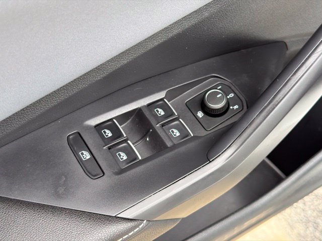 Used 2025 Volkswagen Jetta SE FWD image 12