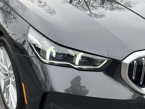 Used 2024 BMW 530i xDrive w/ Premium Package image 11