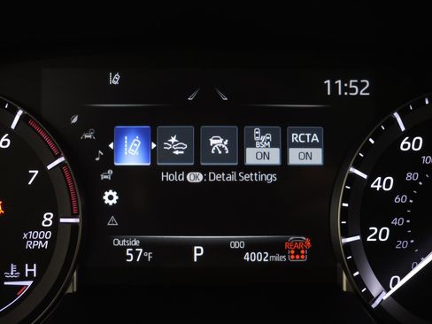 Used 2025 Toyota Highlander XLE image 23