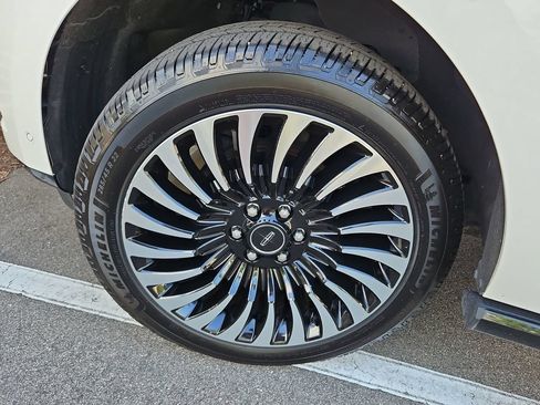 Used 2021 Lincoln Navigator L Black Label w/ Cargo Convenience Package AWD/4WD image 42