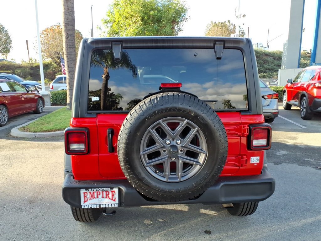 Used 2025 Jeep Wrangler Unlimited Sport AWD/4WD image 6