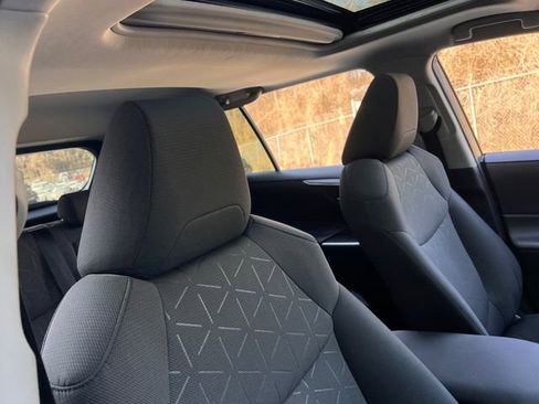 Used 2020 Toyota RAV4 XLE image 32