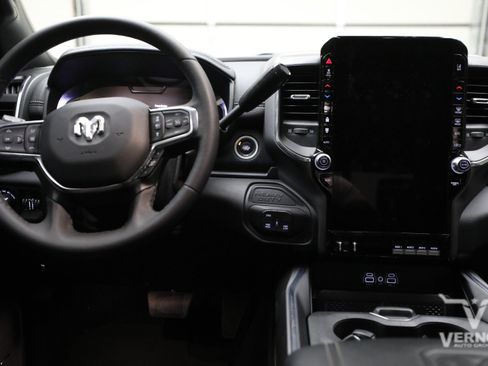 Used 2025 RAM 3500 Laramie AWD/4WD image 19