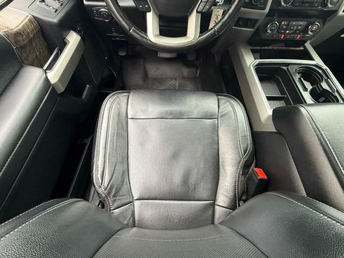 Used 2019 Ford F250 Lariat w/ Chrome Package image 15