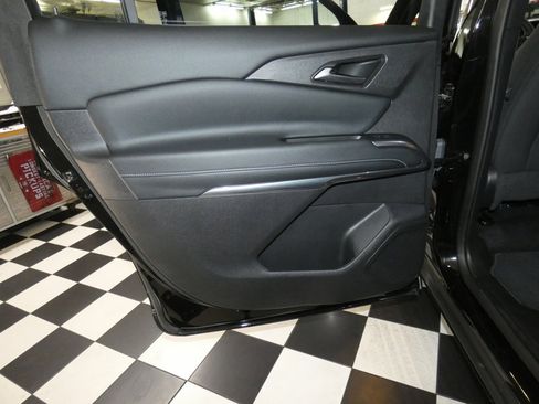 Used 2025 Chevrolet Traverse LT image 26