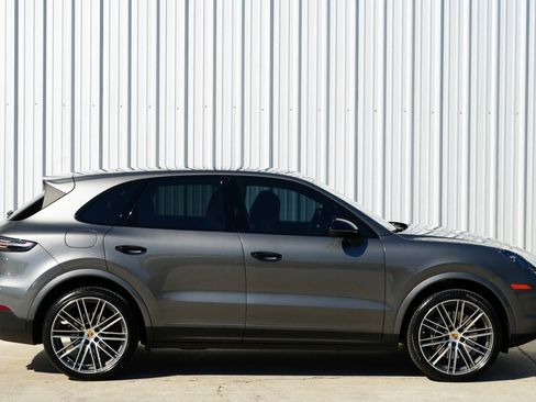 Used 2023 Porsche Cayenne AWD/4WD image 57