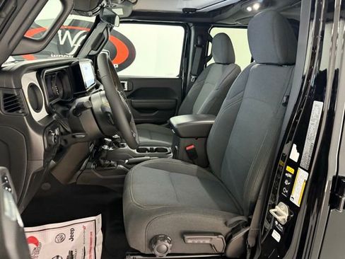 Used 2024 Jeep Gladiator Sport image 11