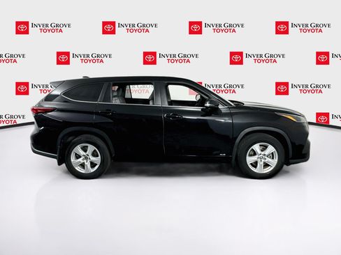 Used 2023 Toyota Highlander LE AWD/4WD image 4