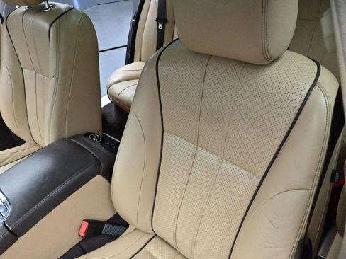 Used 2013 Jaguar XJ L Portfolio RWD image 16