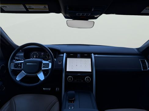 Certified 2025 Land Rover Discovery Dynamic SE AWD/4WD image 9