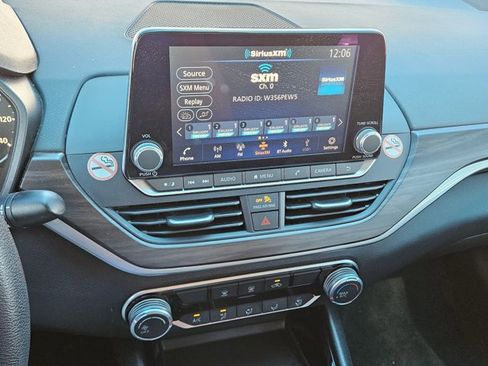 Used 2024 Nissan Altima 2.5 SV image 14