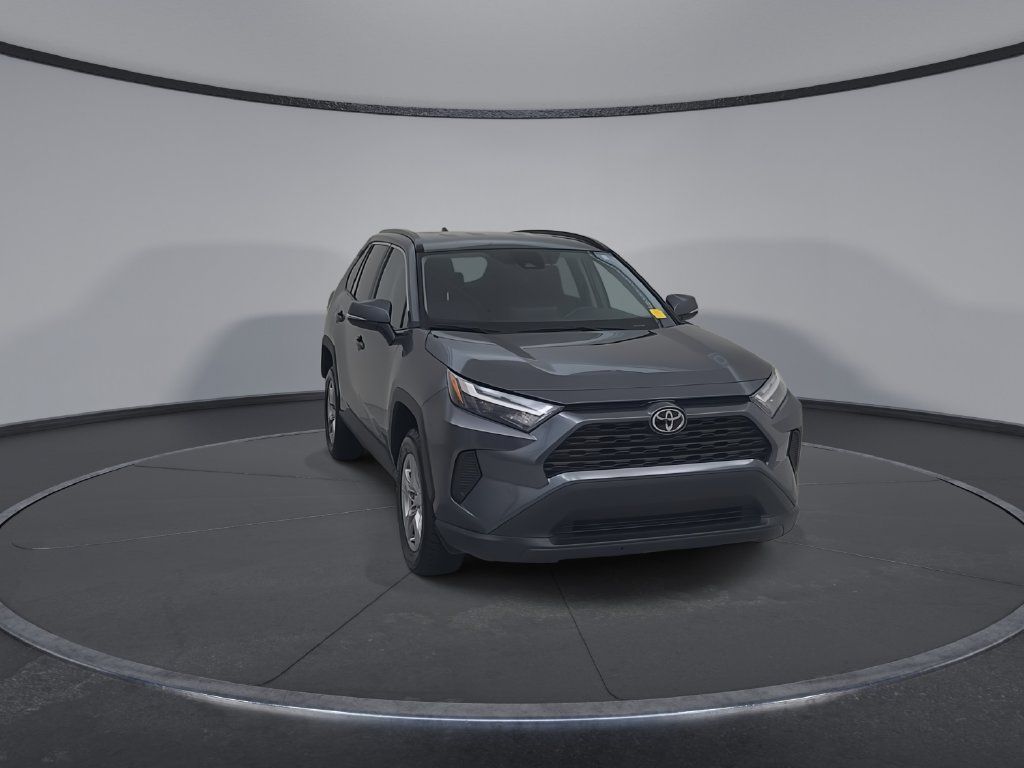 Used 2025 Toyota RAV4 XLE FWD image 5