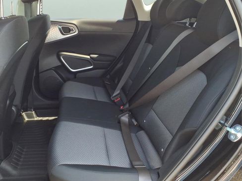 Used 2025 Kia Soul LX w/ LX Technology Package FWD image 18