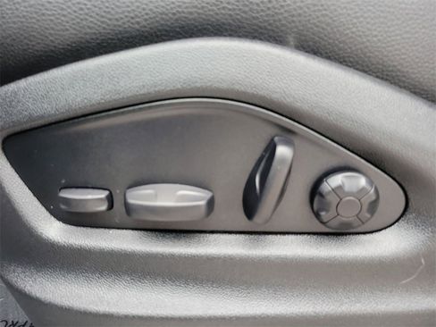 Used 2025 Porsche Cayenne image 28