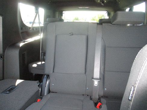 New 2026 Chevrolet Suburban LS image 15