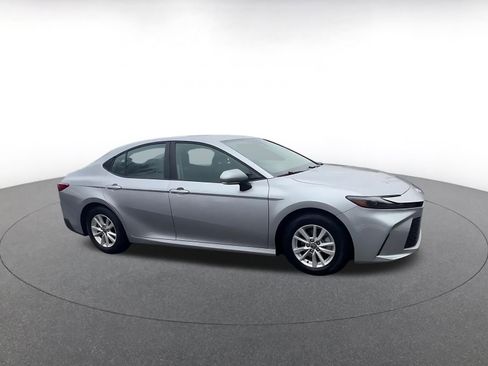 Used 2025 Toyota Camry LE image 2
