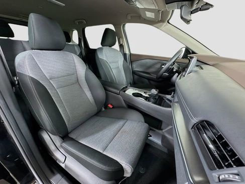 Used 2023 Nissan Rogue SV image 29