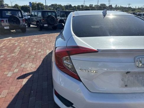 Used 2019 Honda Civic EX-L image 10