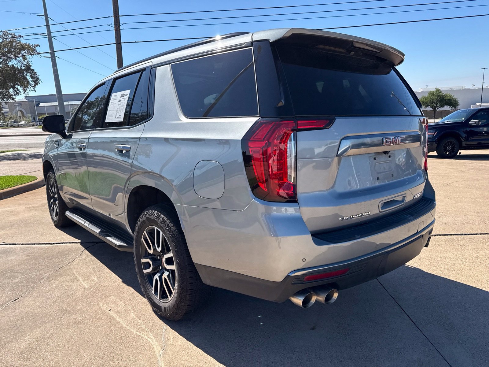 Used 2024 GMC Yukon AT4 w/ Technology Package AWD/4WD image 5