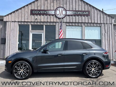 Used 2022 Porsche Macan AWD/4WD image 1