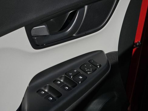 Used 2022 Hyundai Kona SEL image 25