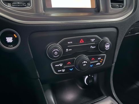Used 2022 Dodge Charger SXT RWD image 21