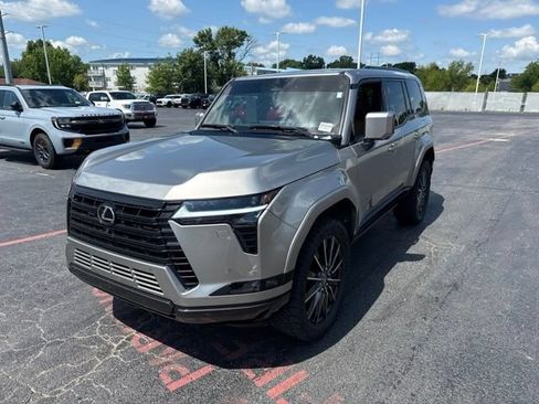 Used 2025 Lexus GX 550 AWD/4WD image 3