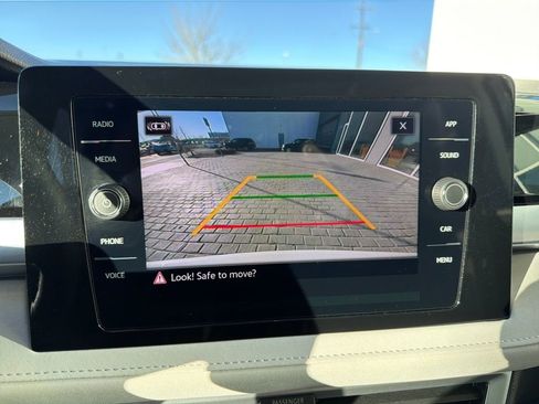 Certified 2025 Volkswagen Taos SE image 22