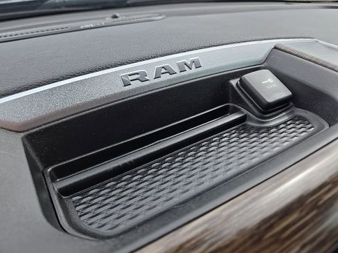 Used 2019 RAM 1500 Laramie AWD/4WD image 36