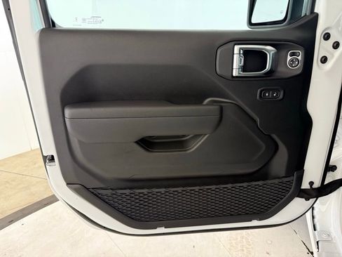 New 2025 Jeep Gladiator Sport AWD/4WD image 10